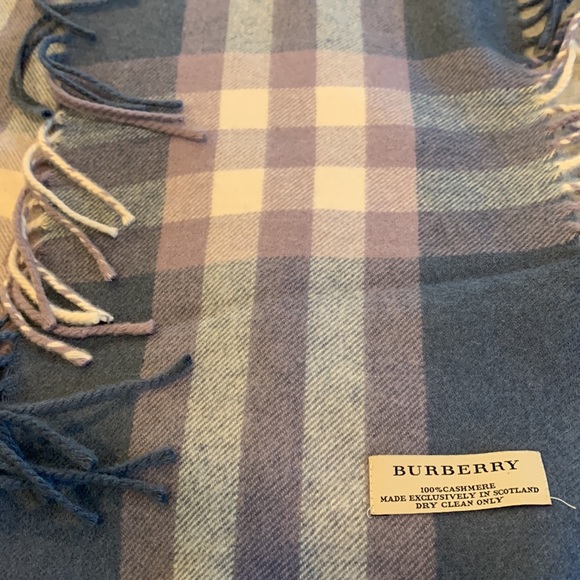 100% Cashmere Burberry Scarf - Picture 4 of 5